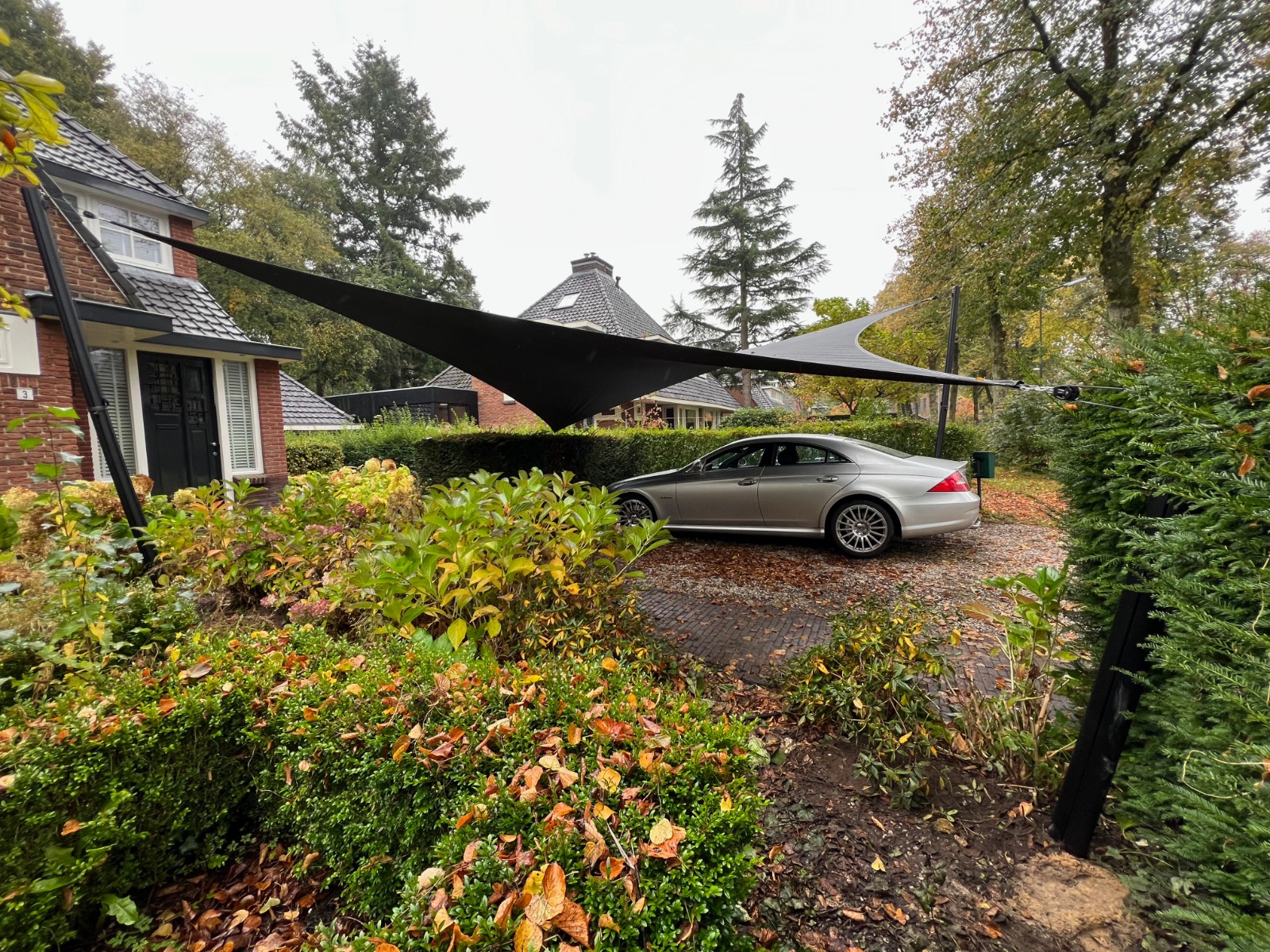 eiwit Schurend Omhoog gaan Schaduwdoeken als Carport combineren met Schanskorven