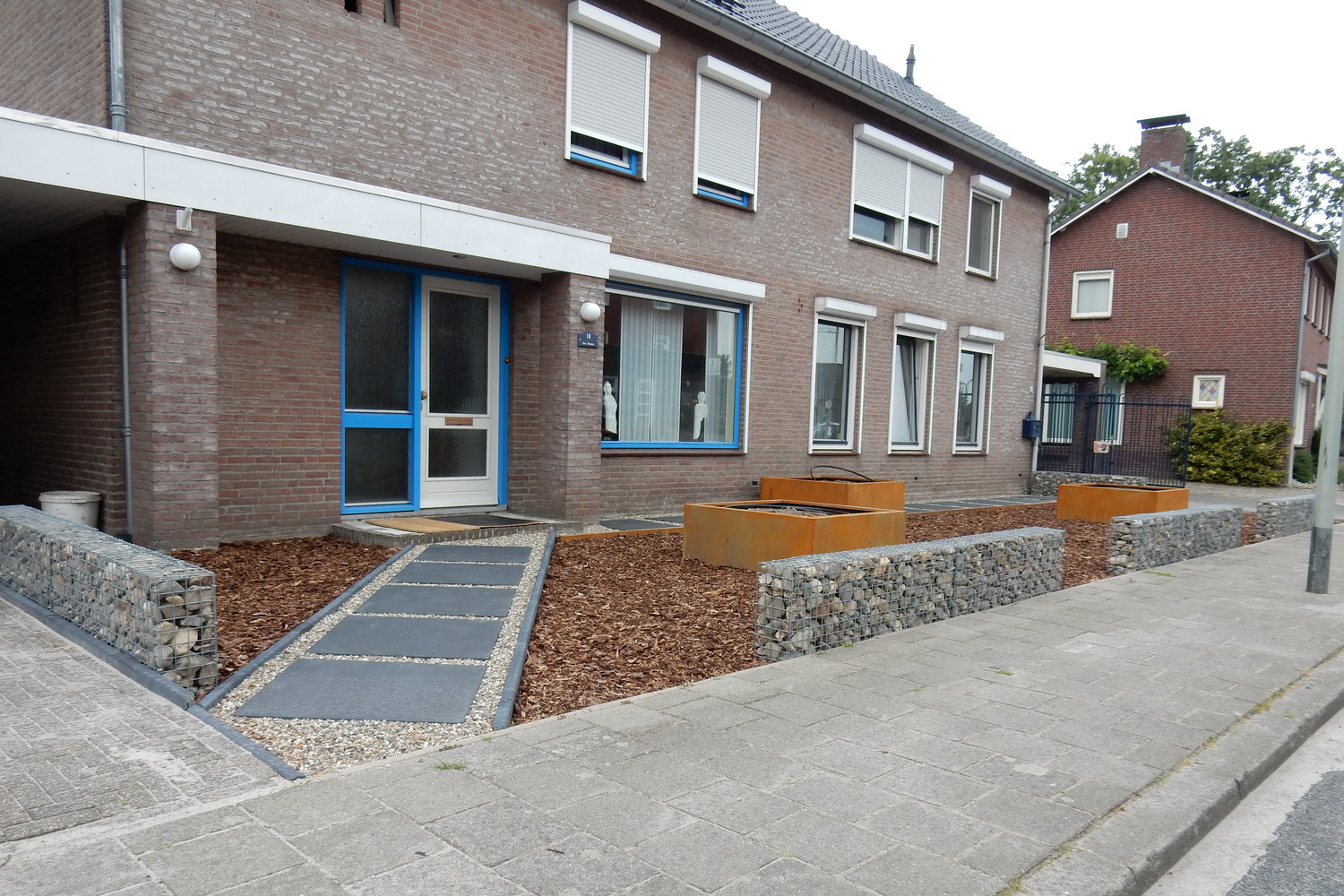 Schanskorven gevuld met Maaskeien 60-100mm