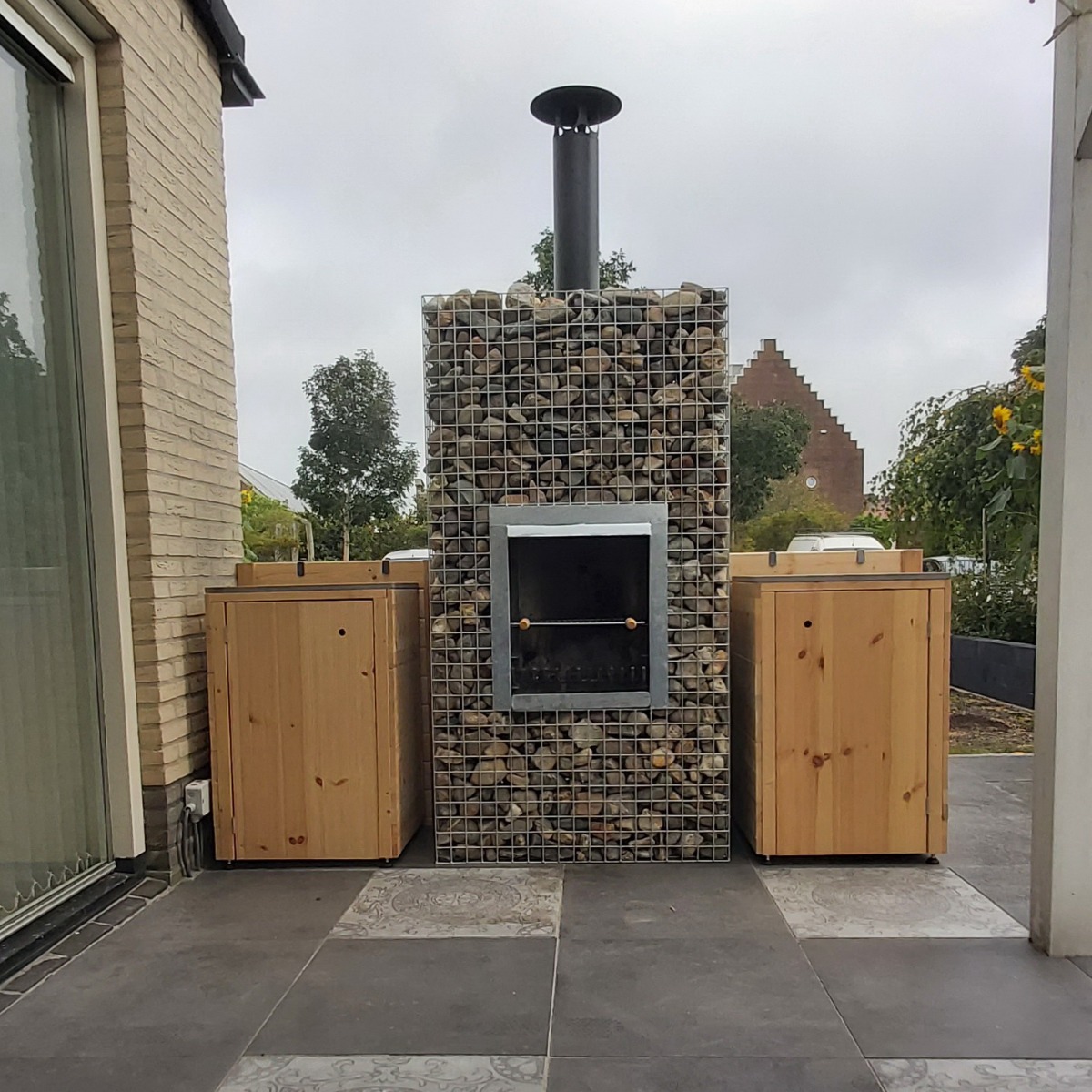 Tuinhaard BBQ gevuld met maaskeien