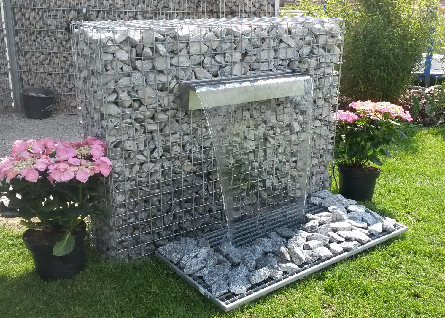 Schanskorven met waterval