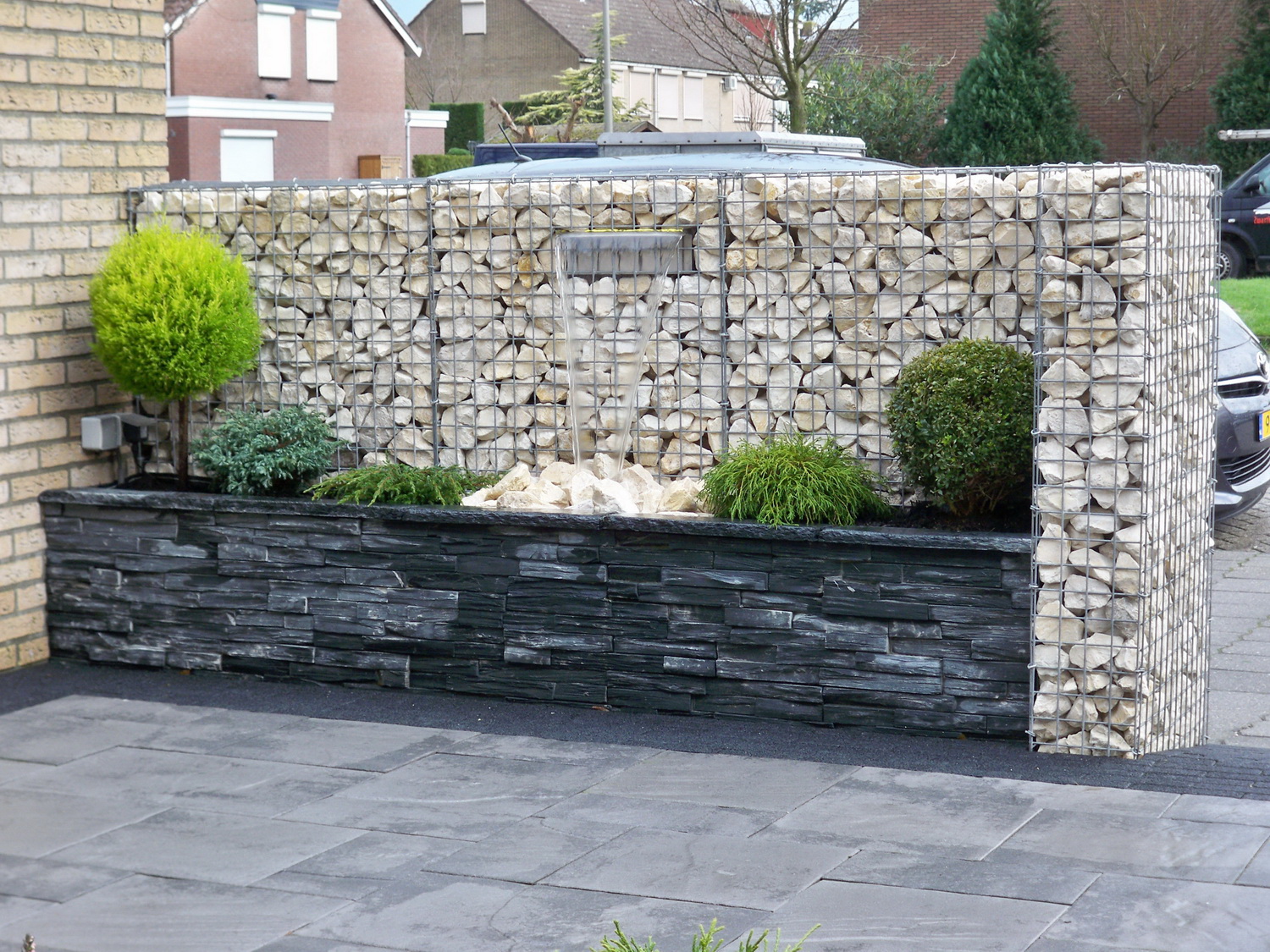 Schanskorven met waterval
