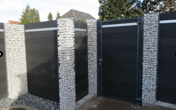 Composiet schutting met Schanskorven