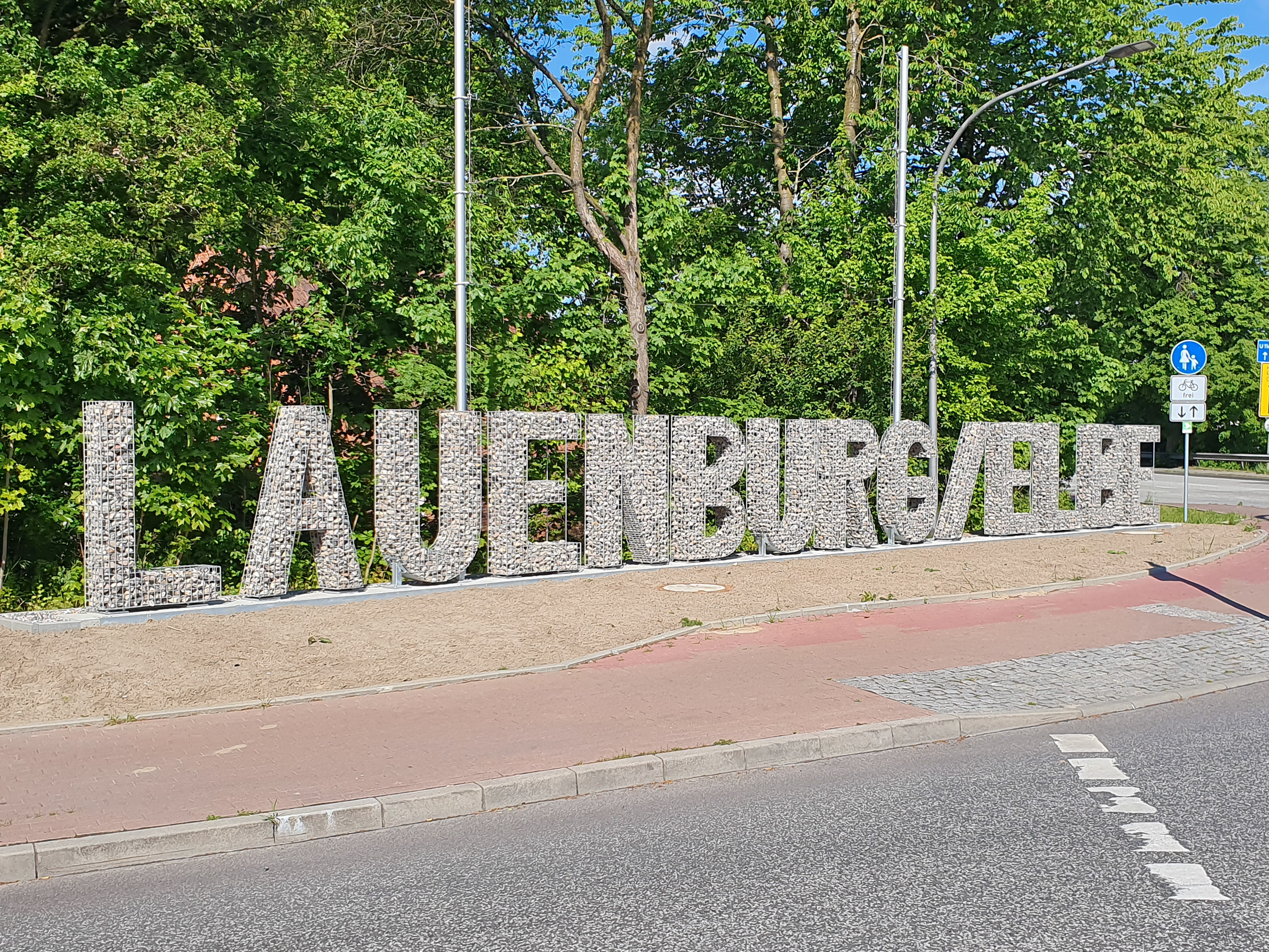 Schanskorf-letters in tuin