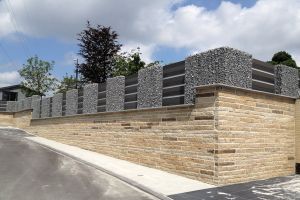 Composiet met Schanskorven – Composiet schutting. Composiet met Schanskorven