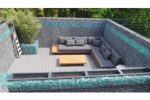 Schanskorven met Glasbrokken – Glasbrokken. Schanskorven met Glasbrokken