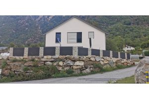 Schanskorven met Breukstenen en Composiet Schuttingen – Composiet schutting. Schanskorven met Breukstenen en Composiet Schuttingen