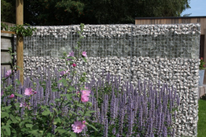 Schanskorven met Glasbrokken – Glasbrokken. Schanskorven met Glasbrokken