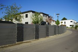 Schanskorven met Composiet Schutting – Zakelijke toepassingen. Schanskorven met Composiet Schutting