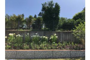 Schanskorf met zitbank – Schanskorf tuinbanken