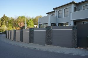 Schanskorven met Composiet Schutting – Zakelijke toepassingen. Schanskorven met Composiet Schutting