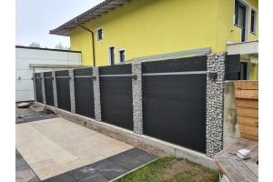 Composiet Schutting met Schanskorven – Composiet schutting. Composiet Schutting met Schanskorven