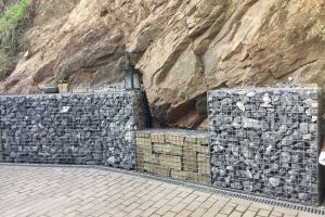 Schanskorven Bef Llt met Alpensteene – Breukstenen. Schanskorven Bef Llt met Alpensteene