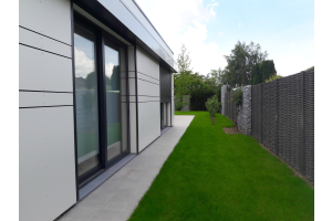 Kunststof schutting met steenkorven – Kunststof vlechtschutting