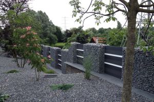 Composiet met Schanskorven – Composiet schutting. Composiet met Schanskorven