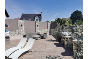 Schanskorven met Composiet in Frankrijk – Composiet schutting. Schanskorven met Composiet in Frankrijk