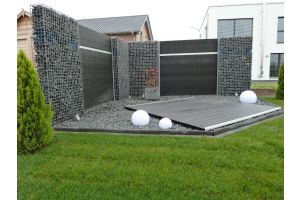 Schanskorven met Basalt Breukstenen – Composiet schutting. Schanskorven met Basalt Breukstenen