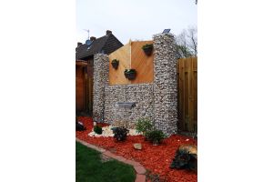 Schanskorven met Waterval – Yellow Sun breukstenen. Schanskorven met Waterval