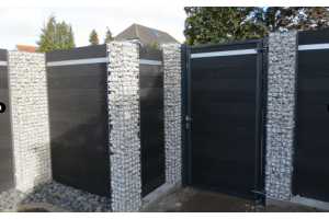 Composiet Schutting met Schanskorven – Composiet schutting. Composiet Schutting met Schanskorven