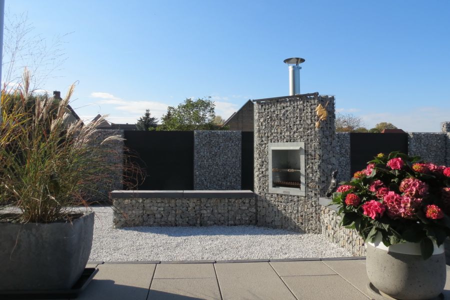 Eenvoudig Online Te Bestellen. Prachtig Maatwerk Voor Een Stijlvolle Tuin! Voor Elke Stijl Tuin Kunnen Wij Kwalitatieve En De Meest Stijlvolle Schanskorven Leveren! Sfeer En Stijl. Breed Toepasbaar. Levering Op Maat. Schanskorven Specialist. Jarenlange Ervaring. Tuin met schanskorven hoekhaard