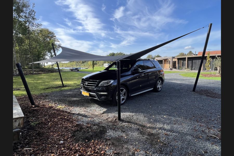 Carport van schaduwdoek