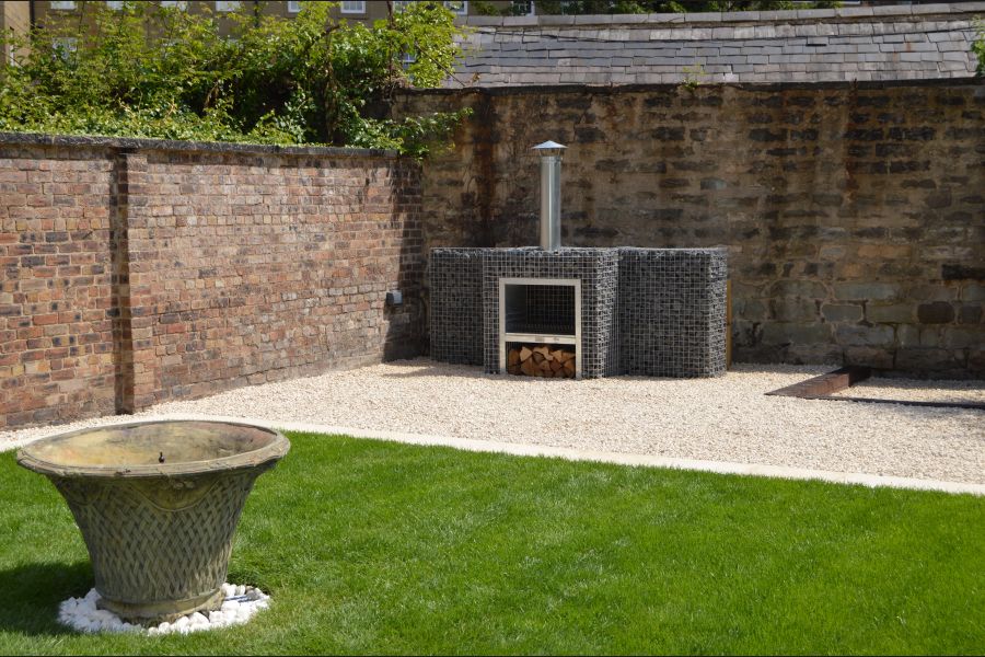 Gabionen Gartenkamin mit Basalt Bruchstein Gabionen Gartenkamin mit Basalt Bruchstein