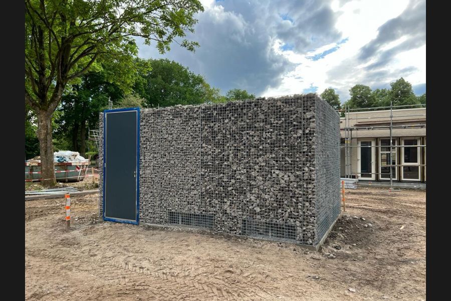 Schanskorven ombouw voor warmtepomp installatie Schanskorven ombouw