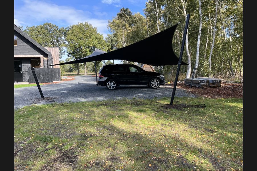 Carport van schaduwdoek