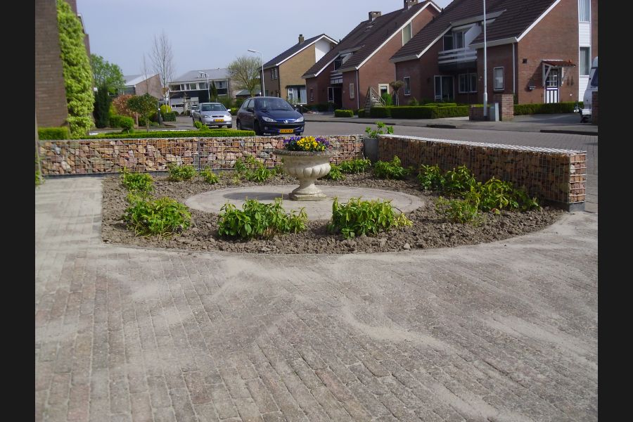 Gabionenzaun mit Grauwacke Bruchsteine Gabionenzaun mit Grauwacke Bruchsteine