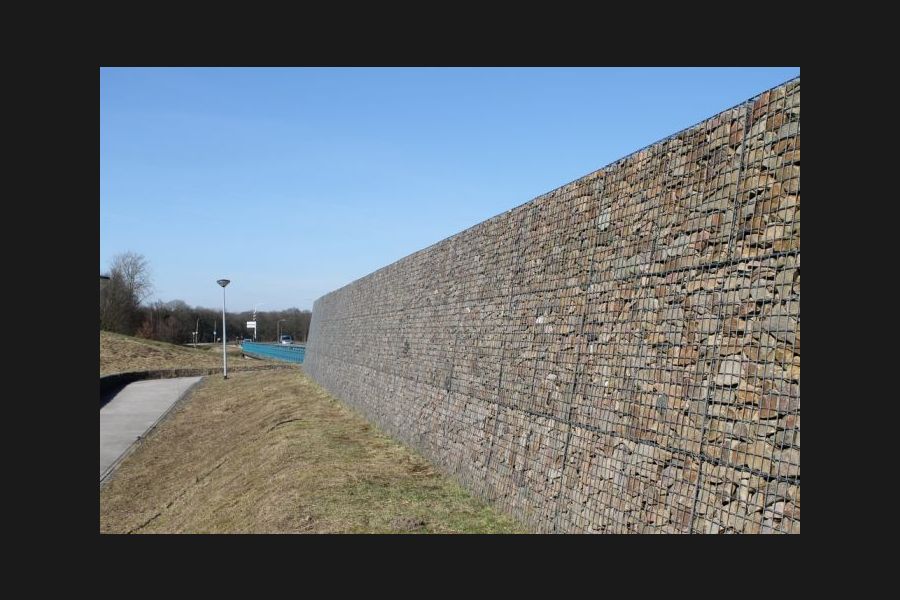 Gabionen mit Grauwacke Gabionen mit Grauwacke