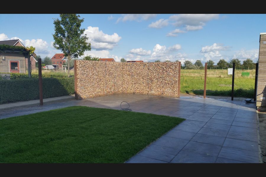 Gabionen sichtschutz mit Grauwacke Bruchsteine Gabionen sichtschutz mit Grauwacke Bruchsteine