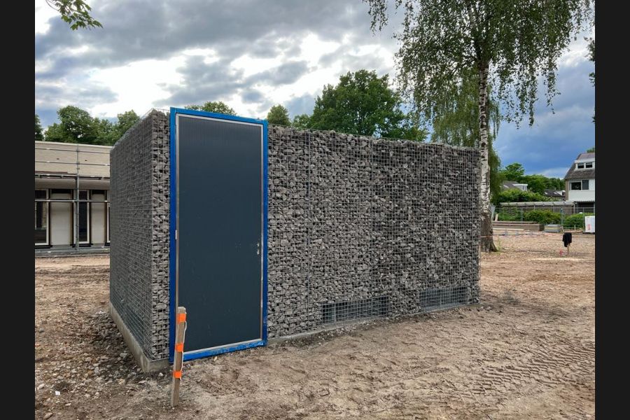Schanskorven ombouw voor warmtepomp installatie Schanskorven ombouw