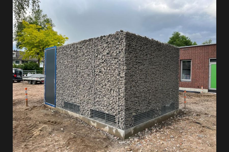 Schanskorven ombouw voor warmtepomp installatie Schanskorven ombouw