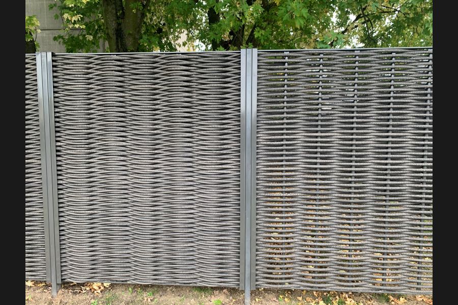 Kunststof schutting verschil enkele en dubbele weving Kunststof schutting verschil enkele en dubbele weving